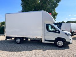 MAXUS EDELIVER9 65kWh Auto FWD L4 2dr LUTON 4.2 METER BODY TAIL LIFT - 2932 - 2