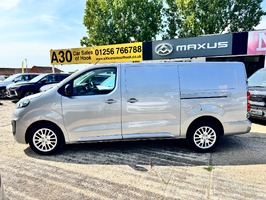 VAUXHALL VIVARO 2.0 Turbo D 3100 Pro L2 H1 Euro 6 (s/s) 6dr - 3153 - 2
