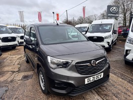 VAUXHALL COMBO 1.5 Turbo D 2300 Dynamic L1 H1 Euro 6 4dr - 3186 - 3