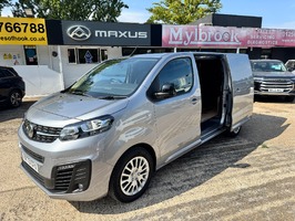 VAUXHALL VIVARO 2.0 Turbo D 3100 Pro L2 H1 Euro 6 (s/s) 6dr - 3153 - 11