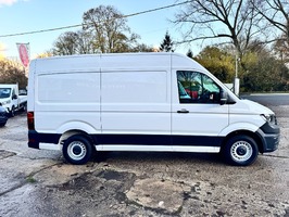 VOLKSWAGEN CRAFTER 2.0 TDI CR35 Commerce FWD L2 H2 (MWB) Euro 6 (s/s) 5dr - 3177 - 6