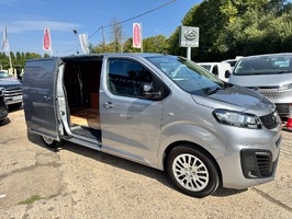 VAUXHALL VIVARO 2.0 Turbo D 3100 Pro L2 H1 Euro 6 (s/s) 6dr - 3153 - 13