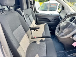 VAUXHALL VIVARO 2.0 Turbo D 3100 Pro L2 H1 Euro 6 (s/s) 6dr - 3153 - 15